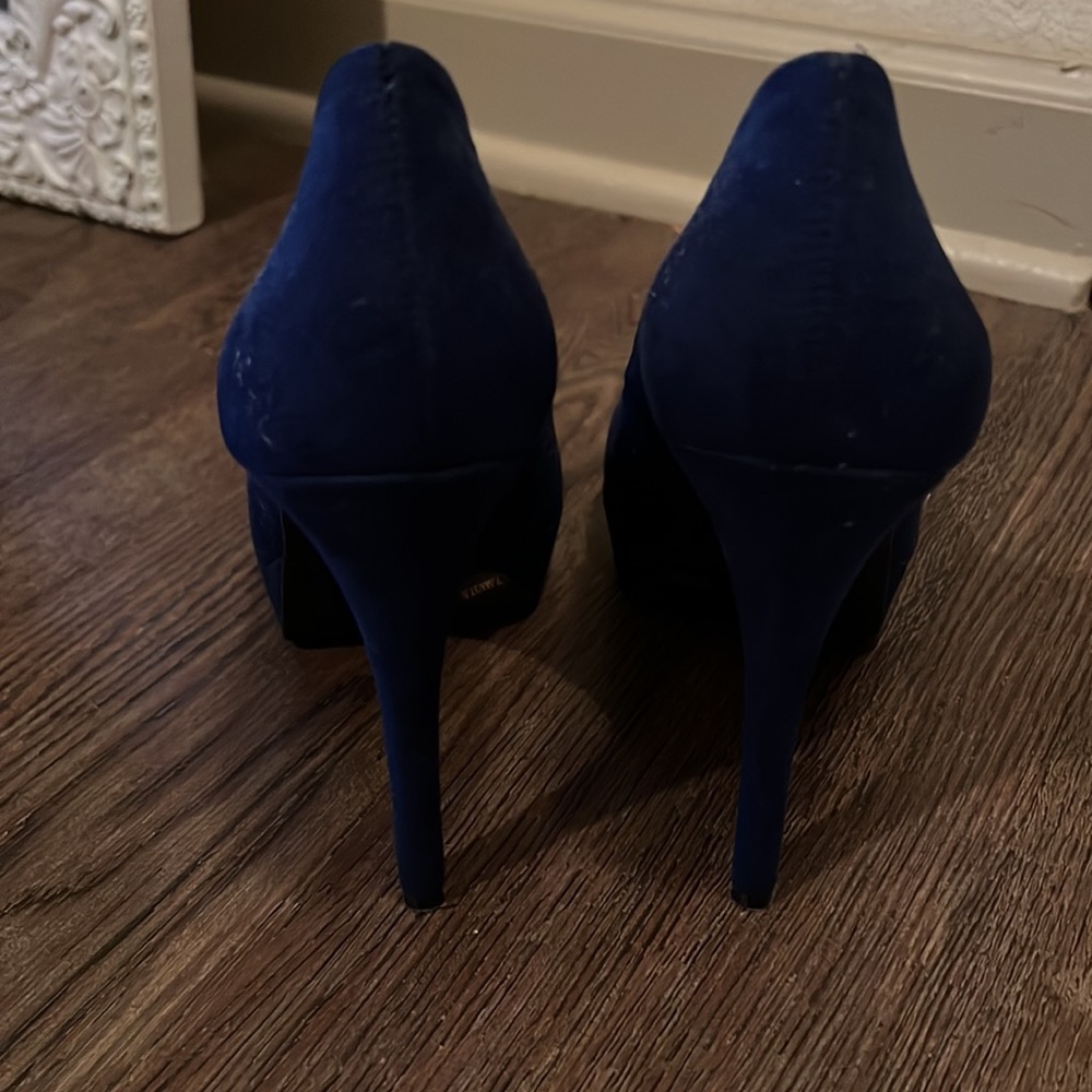 Jessica Simpson Heels - Picture 4 of 5